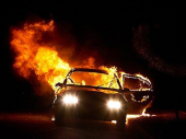 Drama u Nišu, zapaljen taksista: Grupa momaka ušla u vozilo, a onda je krenu haos!