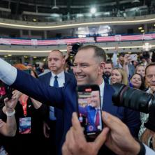 Dramatični izbori u Poljskoj: Konzervativac Karol Navrocki (42) novi predsednik! Istoričar, podržava Ukrajinu i miljenik je Trampa