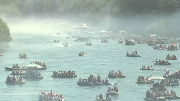 Drinska regata – 25.000 ljudi uživa na karnevalu na vodi