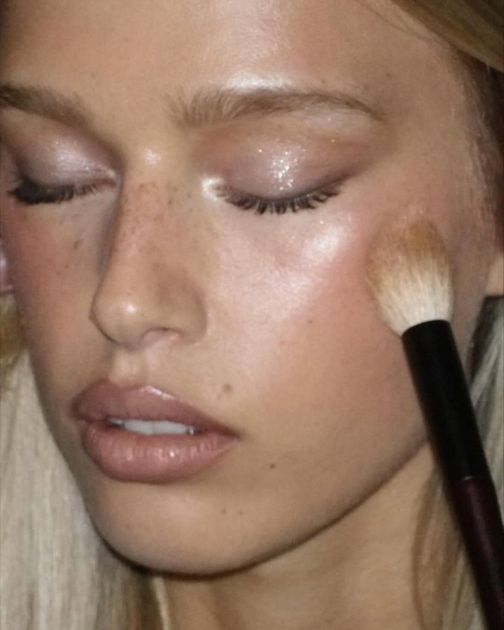 Drogerijske svetlucave senke za oči koje morate isprobati ove festive sezone