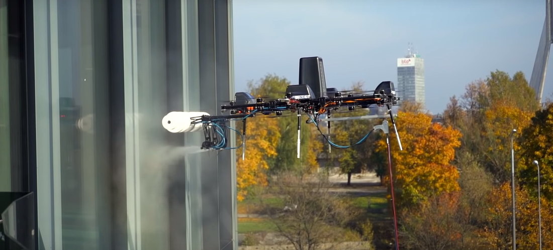 Dronovi zamenjuju perače prozora na visokim objektima (VIDEO)