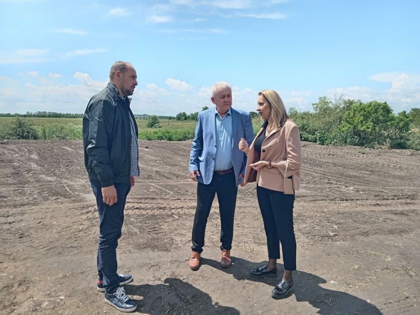 Državna sekretarka Sandra Dokić obišla radove na uklanjanju divlje deponije u Gakovu