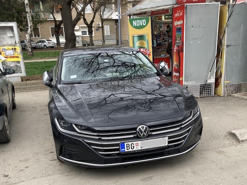 Državni službenici se voze po jugu Srbije autom Vlade sa isteklom registracijom