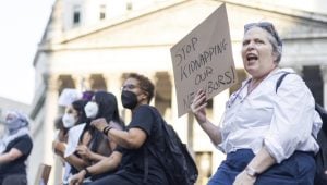 „Drže ih u podrumima sa malo hrane i vode“: Svedočenje advokata uhapšenih imigranata u racijama u SAD