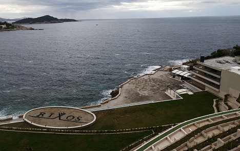 Dubrovnik: Crvena zastavica na plaži kod Libertas Rixosa, zabranjeno kupanje