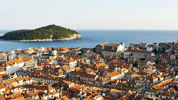 Dubrovnik, uništene tri registarske tablice iz Srbije