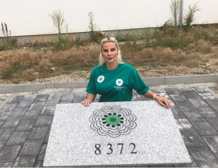 Duda Balje u Peći otkrila spomen-ploču u čast žrtava genocida u Srebrenici