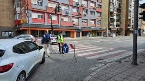 Duge kolone na ulazu u Niš: Vučićeve pristalice na Svenarodni sabor organizovano dovoze i nesertifikovani autobusi