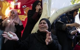 
					Dva Palestinca poginula tokom protesta na granici Gaze 
					
									