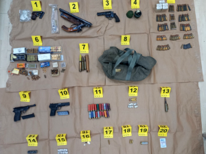 Dva muškarca iz Niša uhapšena zbog oružja, bombe i municije