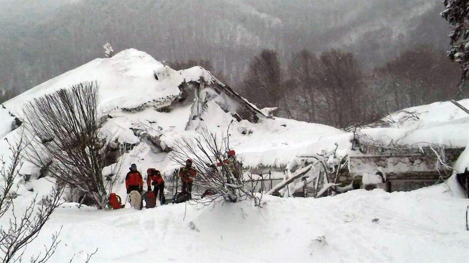 Dvanaest žrtava lavine u Italiji, traga se i dalje