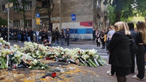 Dve godine od masovnih ubistava u Ribnikaru, Duboni i Malom Orašju dočekujemo uz maskembal i parolu: „Hvala bogu moje dete je živo“