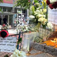 Dve godine od tragedije: Ispred Osnovne škole Vladislav Ribnikar postavljena srca sa imenima stradalih (VIDEO)