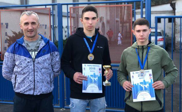 Dve medalje za karatiste Juniora na „Trofeju Rakovice“