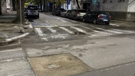 Dve udarne rupe uz pešačke prelaze u užem centru Niša