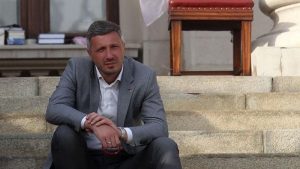 Dveri: Suđenje Obradoviću zbog protesta ispred Skupštine Srbije