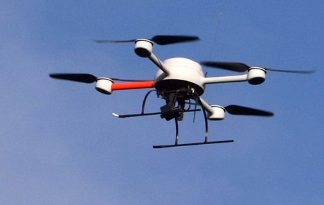     Dvije osobe uhićene zbog preleta dronova iznad zračne luke Gatwick