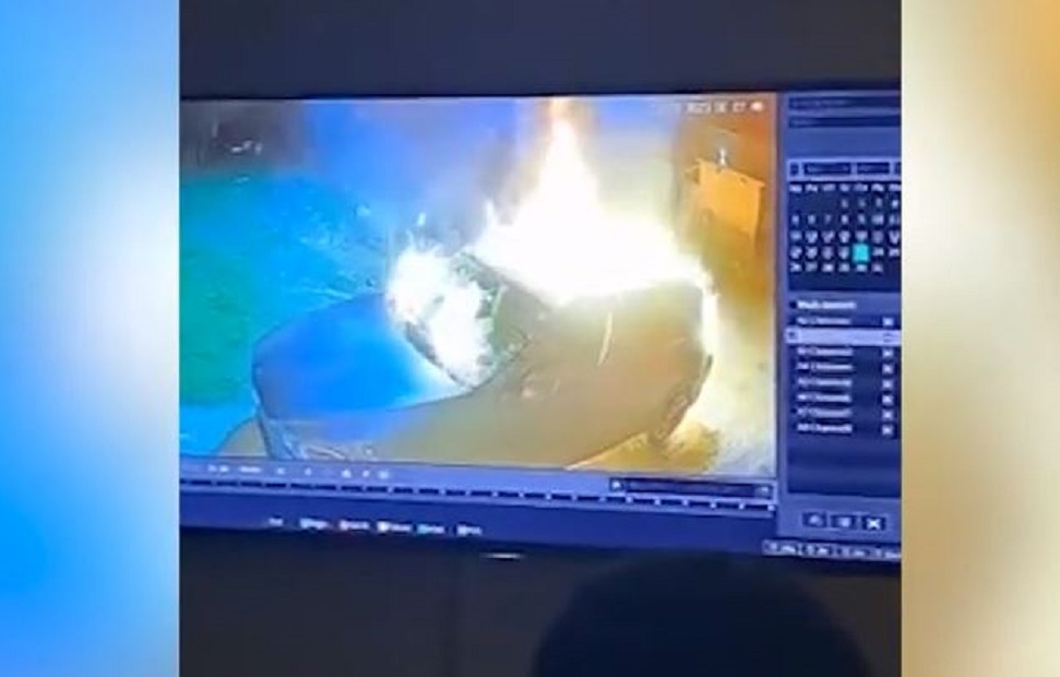 Dvojica muškaraca zapalila novi GLE džip u Novom Pazaru (Video)