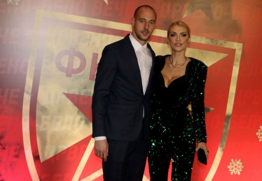 Dvorište Snežane i Milana Borjana kao sa stranica magazina: Bazen, garnitura i savršen travnjak FOTO