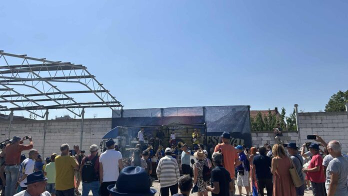 Džez i trubači na buvljaku – „Nišvill All Stars bend“ svirao za prodavce i kupce
