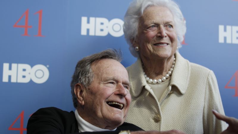 Džordž Buš stariji i supruga u bolnici