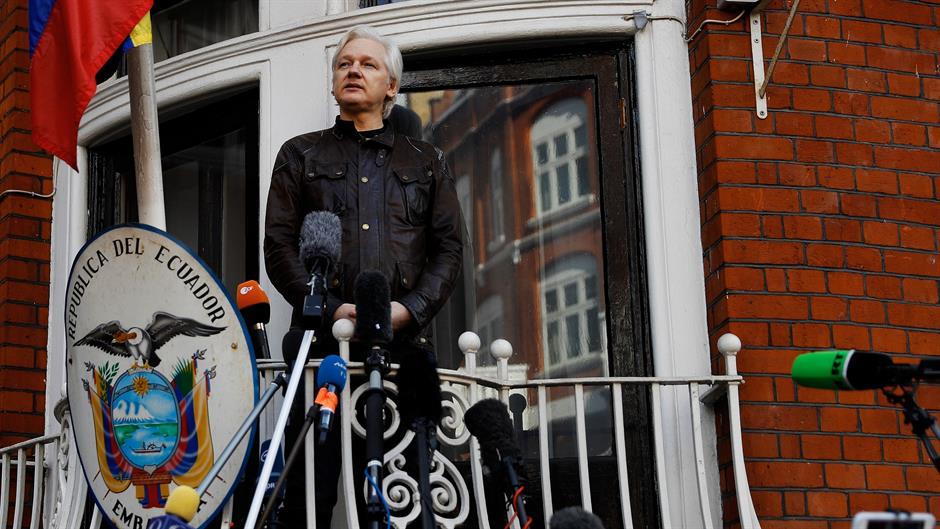 Džulijan Asanž ostaje u ambasadi Ekvadora u Londonu