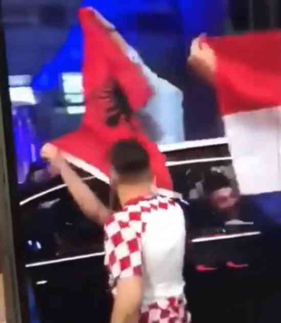E, NEĆEŠ TI DA NAM KVARIŠ SLAVLJE: Dok su Hrvati gledali utakmicu, Albanci su ih provocirali svojom zastavom, a ono što je uradio jedan Hrvat SVE JE OSTAVILO U ŠOKU (VIDEO)