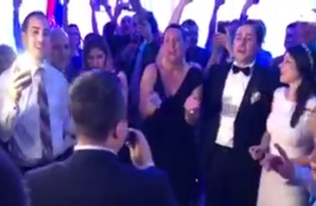 EKSKLUZIVNI VIDEO Dacic peva na svadbi Nikole Selakovica