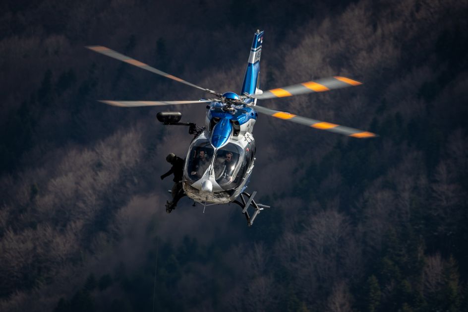 [EKSKLUZIVNO] Iza scene vežbe helikopterskog spasavanja MUP-a i GSS-a: Kako leteti Erbasov helikopter kada otkaže jedan motor a na dizalici se nalazi povređeni skijaš