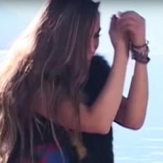 EKSPLICITNA SCENA SAMOUBISTVA! Srpska pevačica doživela šok zbog promocije nove pesme! (VIDEO)