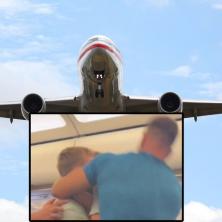 EKSTREMNI INCIDENT NA NEBU! Drama na letu iz Zadra za London: Mladić pokušao da otvori vrata aviona (VIDEO)