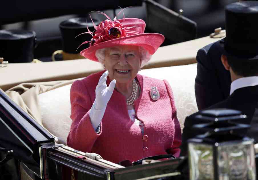 ELIZABETINA PRAVILA: Kraljica samo nedeljom u torbici nosi dve novčanice, a za to ima dobar razlog