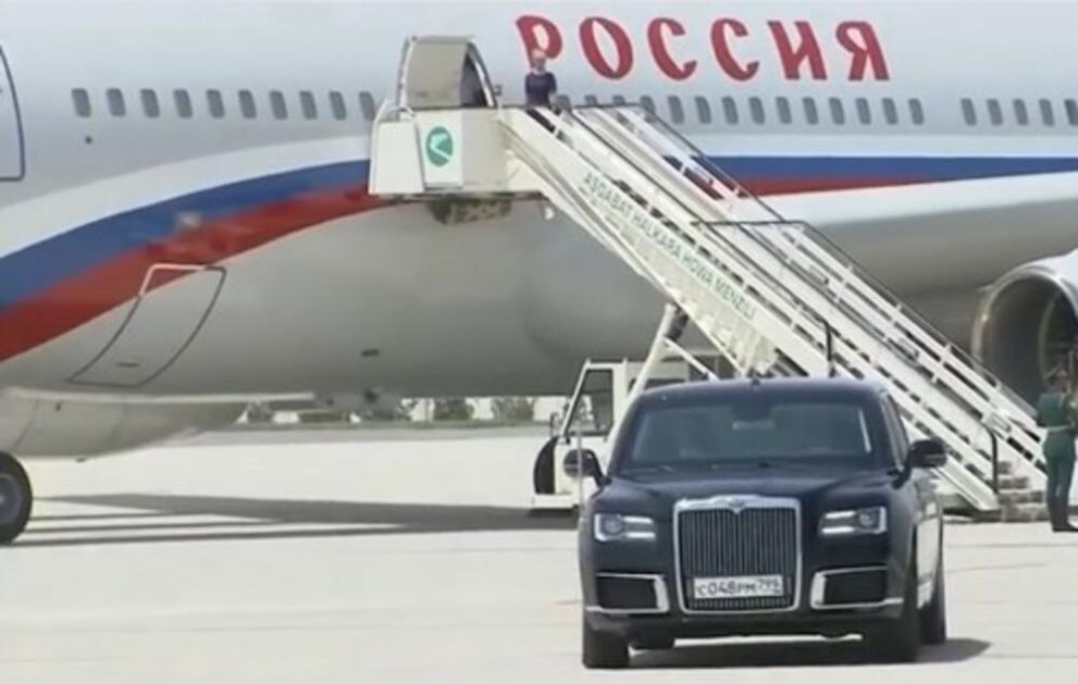ENIGMA PUTINOVE CRNE LIMUZINE: Zašto je predsednik Rusije jedini imao kola te boje na samitu u Turkmenistanu! VIDEO