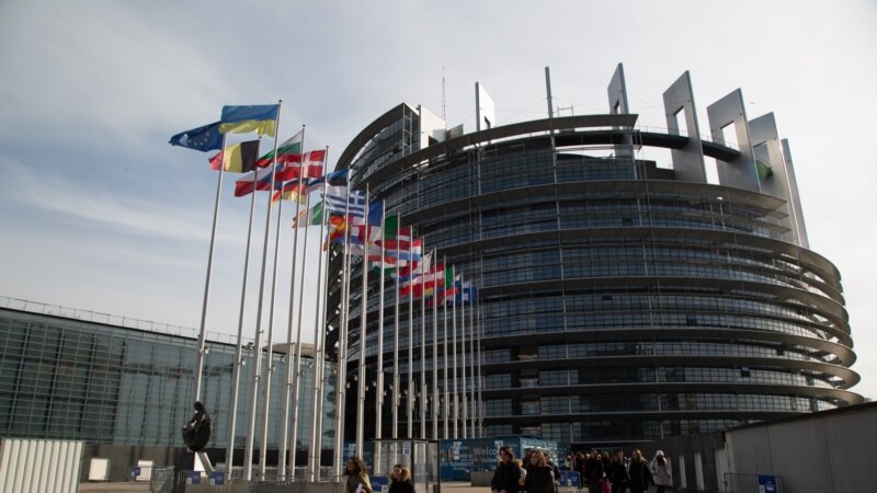 EP u rezoluciji osudio bliske veze Srbije sa Rusijom