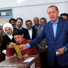 (UŽIVO) NOVO POGLAVLJE ISTORIJE TURSKE: Erdoganovo prvo obraćanje javnosti nakon pobede