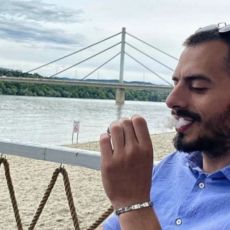 Ekolog iz Novog Sada ne ispušta cigaretu iz ruke: Brajan Brković se na ulici bori za čist vazduh dok ga sam zagađuje