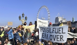 Ekološki demonstranti blokirali pet londonskih mostova