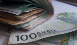 Ekonomisti: Vlast u Srbiji kupuje glasove mladih za 100 evra