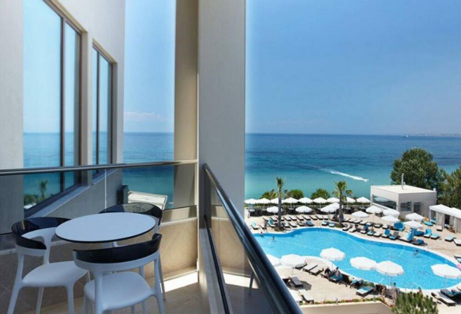 Eksluzivno samo u Travellandu: Polupansion po ceni noćenja sa dorućkom u luksuznim grčkim hotelima!