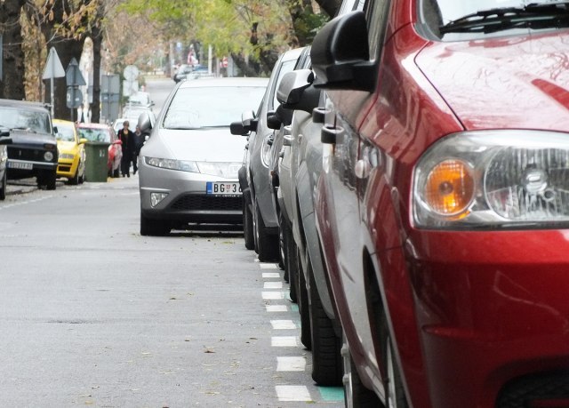 Eksperti: Država subvencioniše kupovinu hibridnih vozila umesto da reši uzroke zagađenja