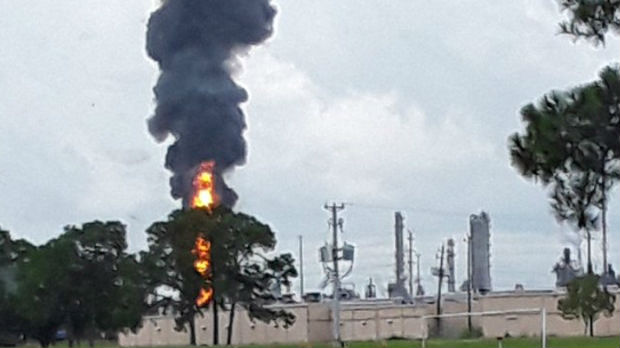 Veliki požar u rafineriji u Teksasu
