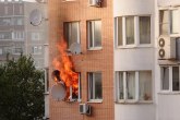 Eksplozija u Obrenovcu: U zgradi izbio požar – više osoba se nagutalo dima