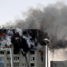 Eksplozija u zgradi, ljudi zarobljeni na krovu: NAJMANJE PETORO MRTVIH! (FOTO)