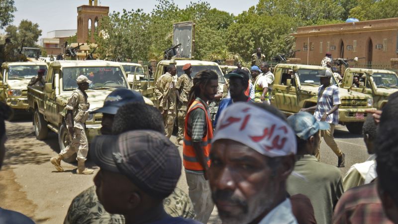 Eksplozije i paljba u Kartumu 
