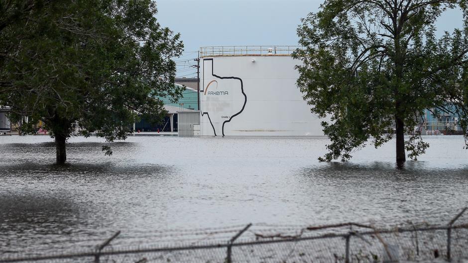 Eksplozije u poplavljenoj hemijskoj fabrici u Teksasu
