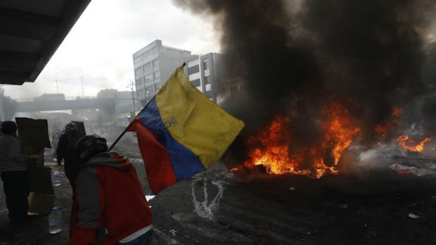 Ekvador, ulice kao u ratnoj zoni