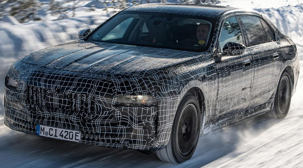 Električni BMW i7 na zimskim testovima