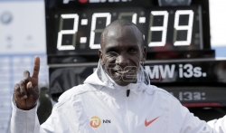 Eliud Kipčoge postavio novi svetski rekord u maratonu pobedom u Berlinu