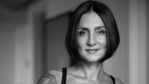 Elizabeta Betinski: Dada Vujasinović je heroina mračnih vremena u kojima je najteže ostati dosledan ljudskim vrednostima