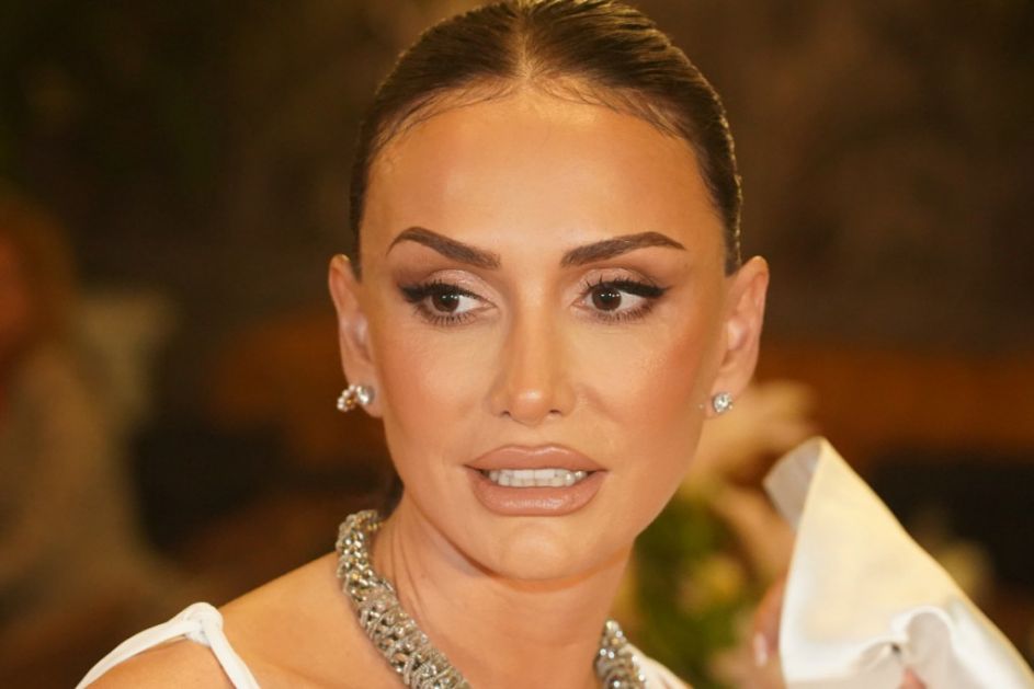 Emina Jahović podelila najintimniji porodični trenutak: Prelepa moja, neka ti Bog pokaže pravi put